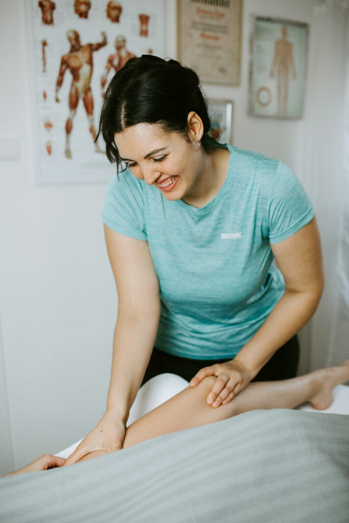 Heilmassage: Unterschiedliche medizinische Massagen kommen dabei zur Anwendung.